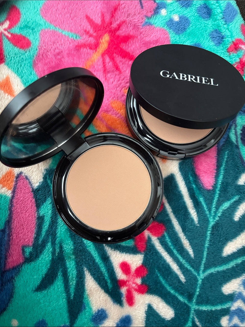 2pk- Gabriel Cosmetics- Tan Beige- Dual powder foundation